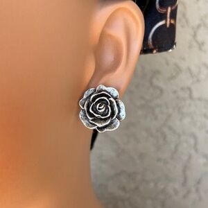 1928 Delicate Silver Rose Stud Earrings